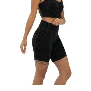 Balance Athletica - THE LUX RIDER SHORT - PANTHER